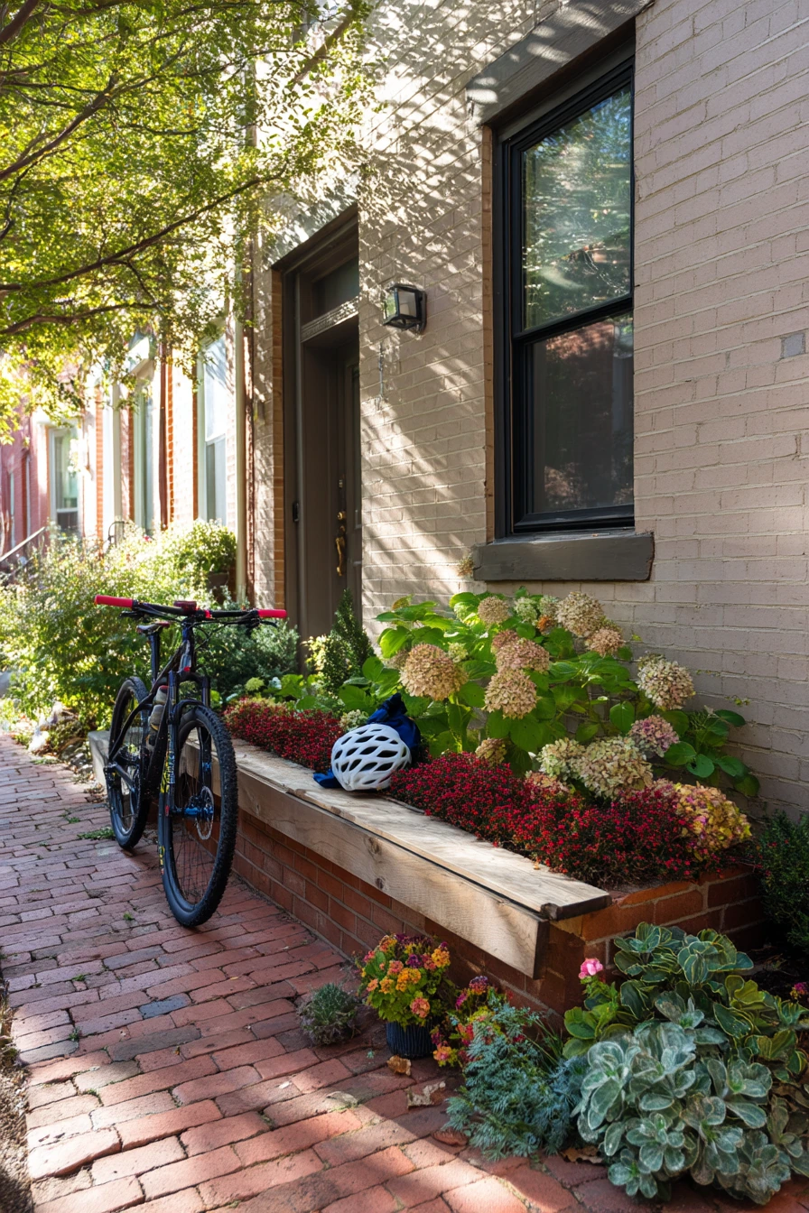 Small-Space Entry Bed for a Narrow Urban Yard